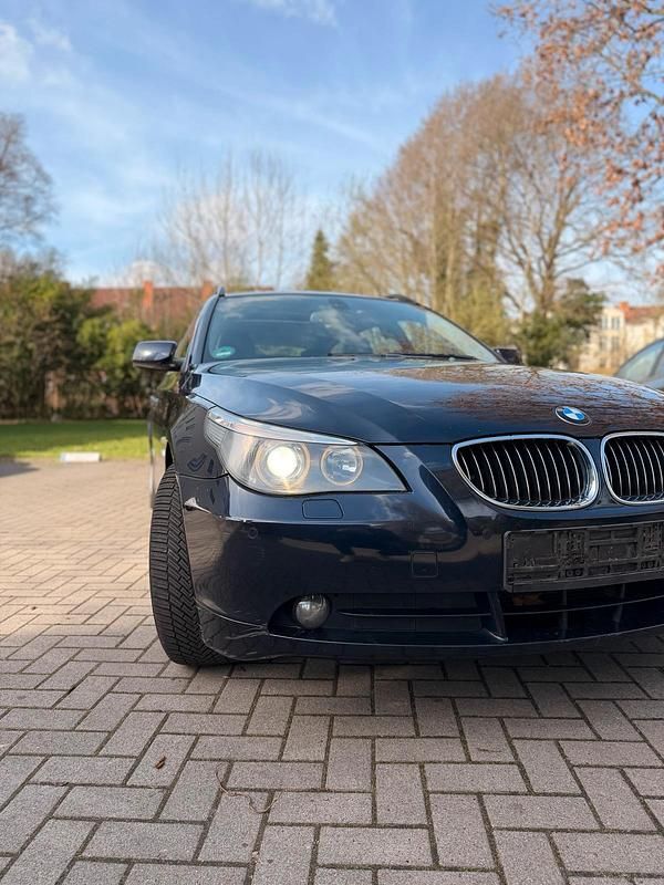 Gebraucht BMW 523 177 PS (130 kW) 2006 Schwarz Kombi