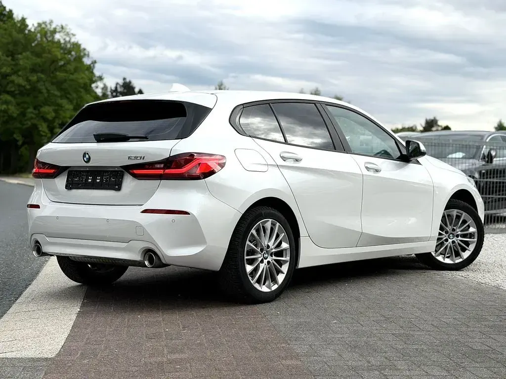 Gebraucht BMW 120 Advantage 178 PS (130 kW) 2023 Mineralweiss metallic Kleinwagen