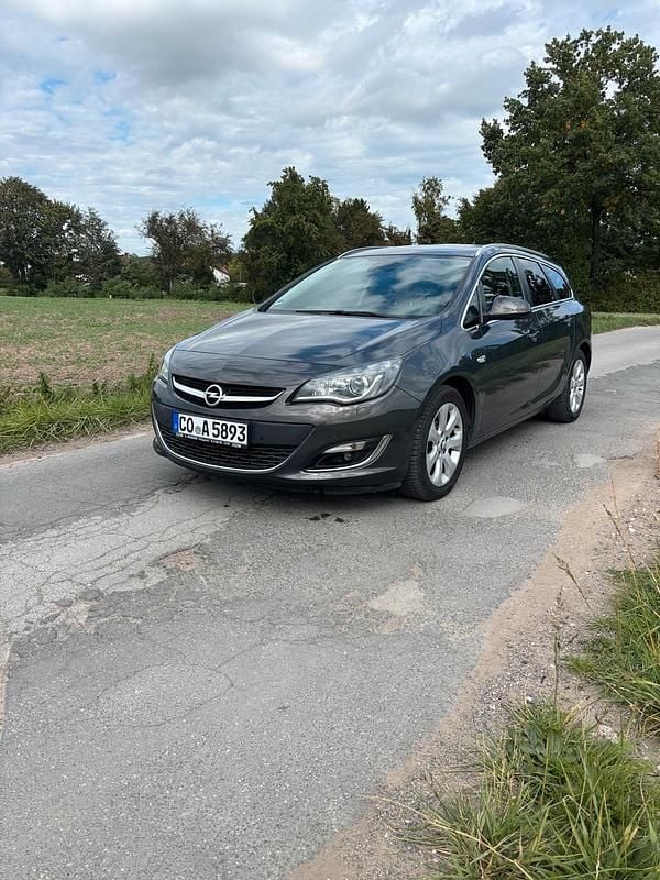 Grau Gebraucht 2014 Opel Astra Sport Kombi | 4.500 € (Guter Preis) - Bild 1/4