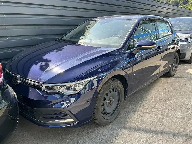 Blau Gebraucht 2022 VW Golf VIII Style Limousine | 22.800 € (Guter Preis) - Bild 1/4