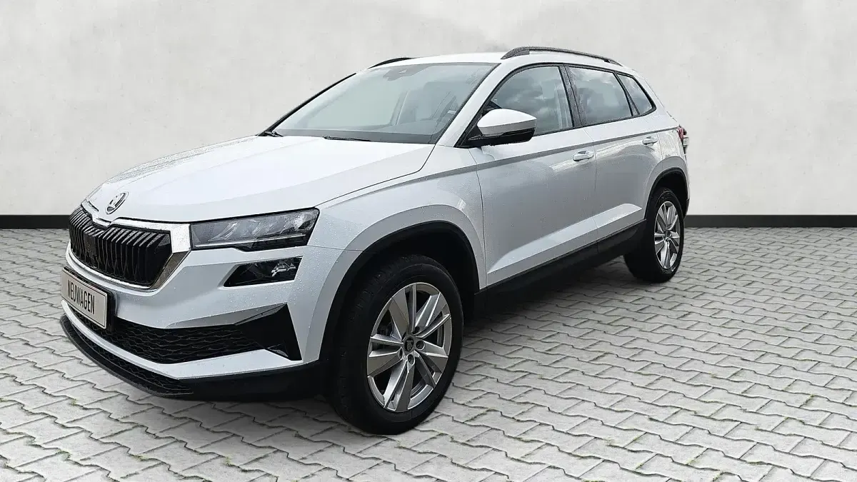 Neu Skoda Karoq Selection 150 PS (110 kW) 2026 Moonweiß metallic SUV
