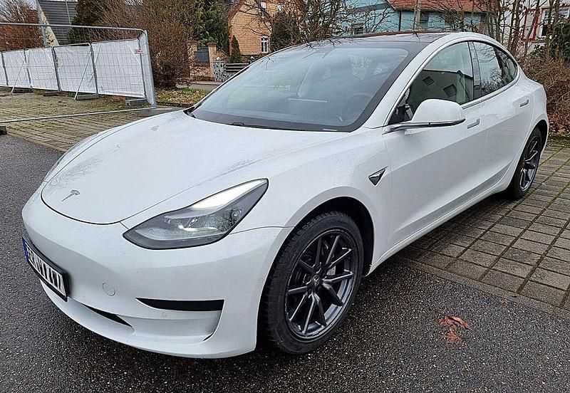 Gebraucht Tesla Model 3 Standard Range Plus 239 kW (325 PS) 2020 Weiß Limousine