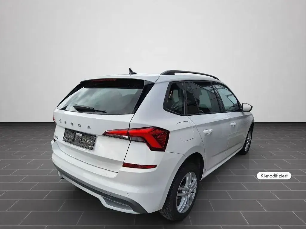 Gebraucht Skoda Kamiq Ambition 110 PS (80 kW) 2023 Candyweiß SUV