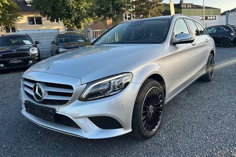 Silber Gebraucht 2022 Mercedes C180 Limousine | 22.900 € - Bild 1/4