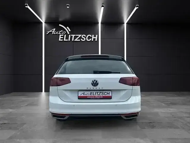 Używany VW Passat Elegance 200 KM (147 kW) 2022 Biały Kombi