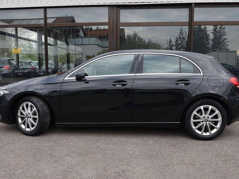 Gebraucht Mercedes A200 163 PS (119 kW) 2018 Kosmosschwarz  metalliclack Kleinwagen