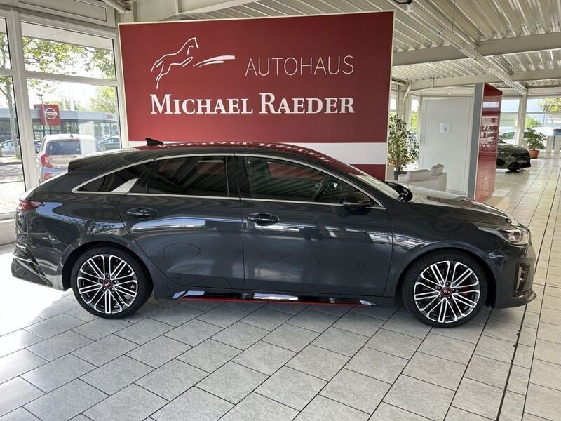 Grau Gebraucht 2021 Kia ProCeed GT Kleinwagen | 26.850 € (Fairer Preis) - Bild 1/4