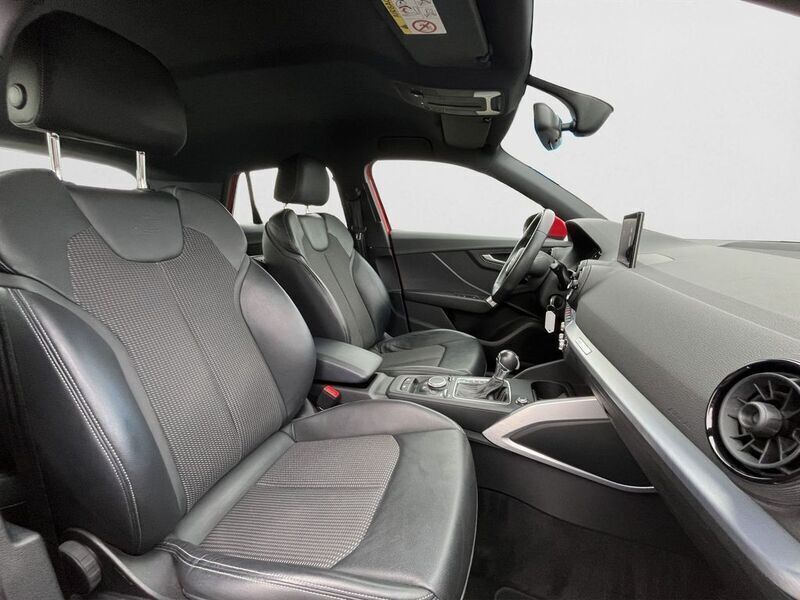 Gebraucht Audi Q2 Comfort 150 PS (110 kW) 2017 Tangorot metallic (metallic) SUV