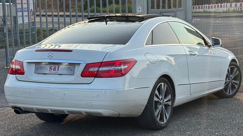 Gebraucht Mercedes E200 184 PS (135 kW) 2010 Weiß Coupé