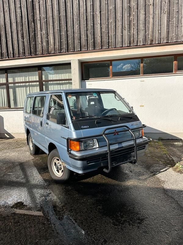 Blau Gebraucht 1989 Mitsubishi L300 Van / Kleinbus | 8.800 € - Bild 1/4