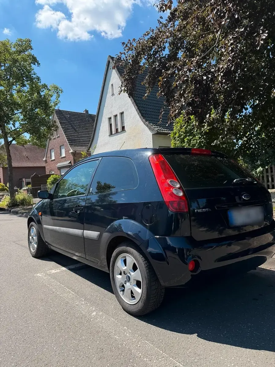 Gebraucht Ford Fiesta 75 PS (55 kW) 2006 Blau Kleinwagen