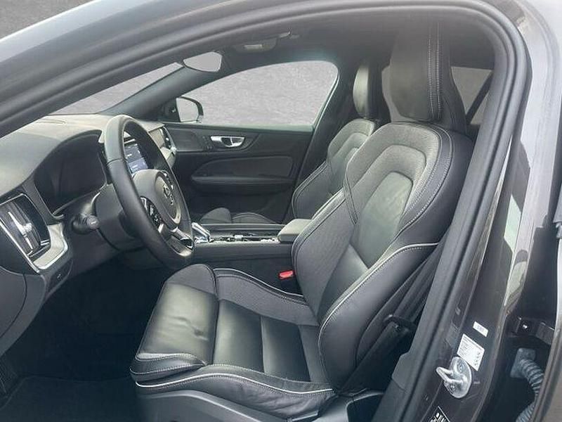 Gebraucht Volvo V60 Plus 197 PS (144 kW) 2025 Platinum grey Kombi