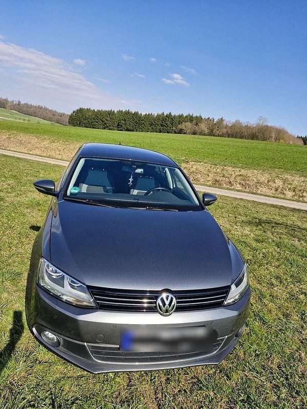 Gebraucht VW Jetta Highline 140 PS (102 kW) 2012 Grau Limousine