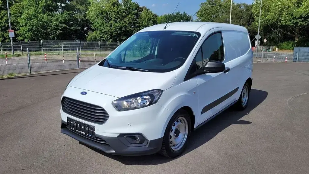 Gebraucht Ford Transit Trend 101 PS (74 kW) 2022 Weiß Van / Kleinbus