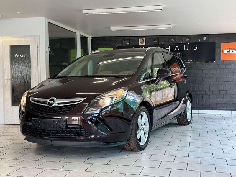 Braun Gebraucht 2015 Opel Zafira Tourer Innovation Van / Kleinbus | 8.999 € (Fairer Preis) - Bild 1/4