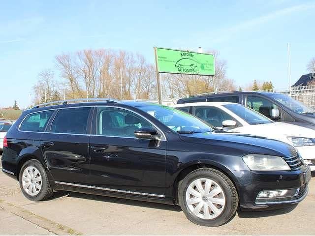 Gebraucht VW Passat Comfortline 122 PS (89 kW) 2011 Deep black perleffekt Kombi