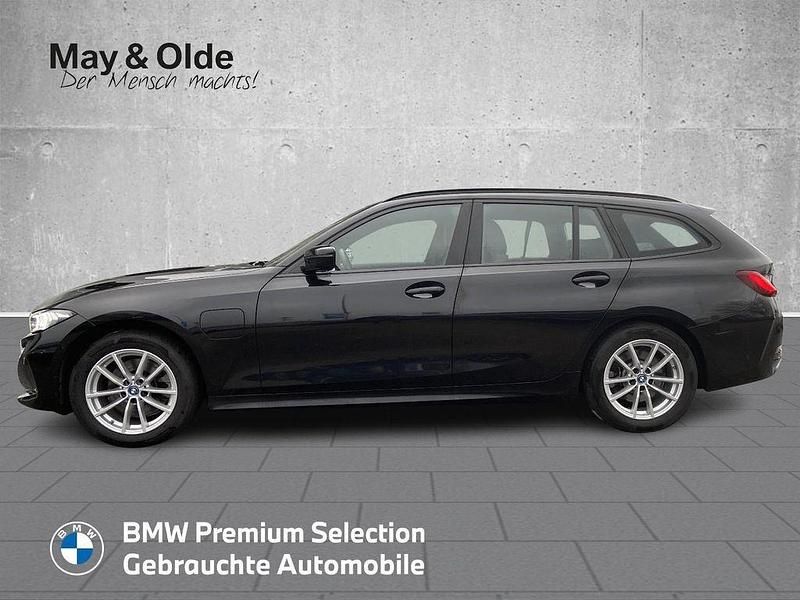 Gebraucht BMW 330e Sport Line 292 PS (214 kW) 2023 Schwarz Kombi
