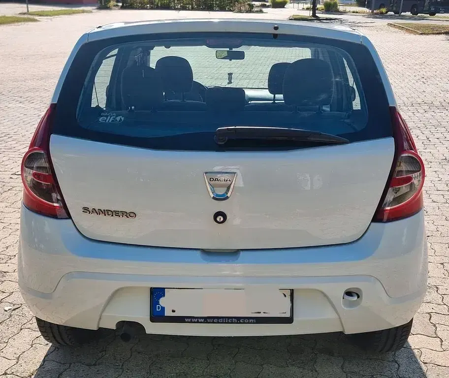 Gebraucht Dacia Sandero 75 PS (55 kW) 2011 Weiß Limousine