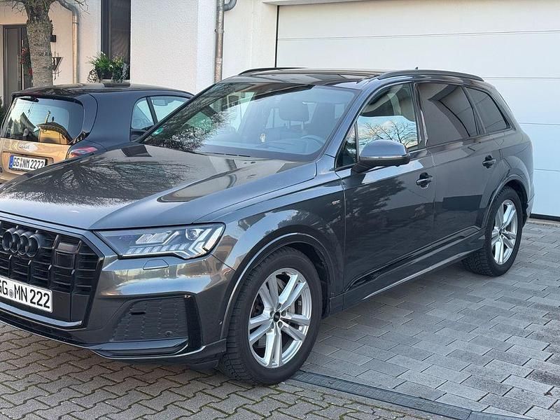 Grau Gebraucht 2023 Audi Q7 Competition SUV | 57.000 € (Superpreis) - Bild 1/4