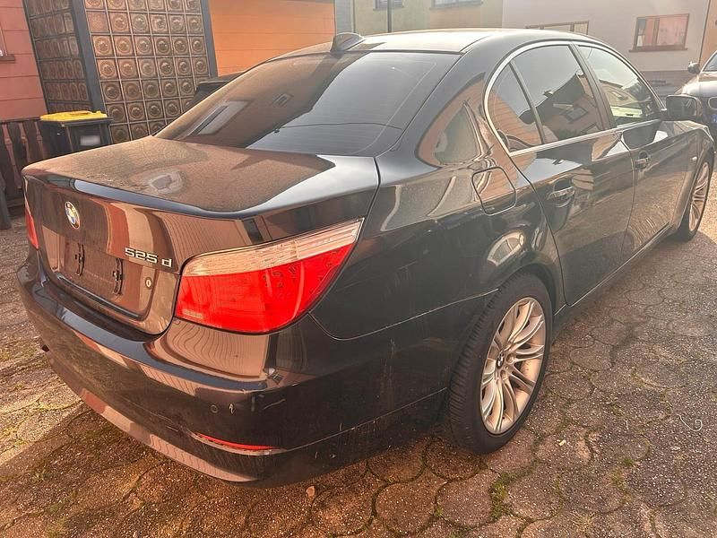 Gebraucht BMW 525 197 PS (144 kW) 2008 Schwarz Limousine