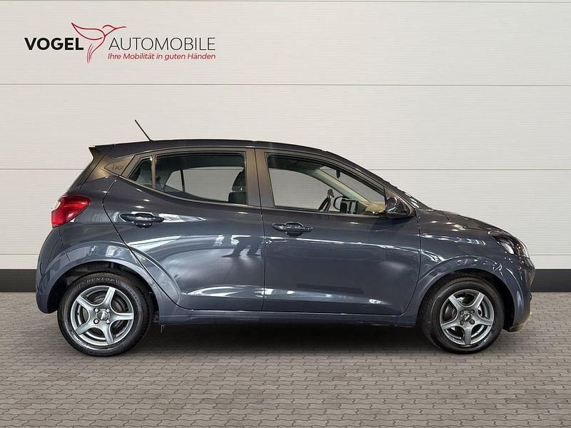 Gebraucht Hyundai i10 Trend 67 PS (49 kW) 2021 Mangrove green Kleinwagen