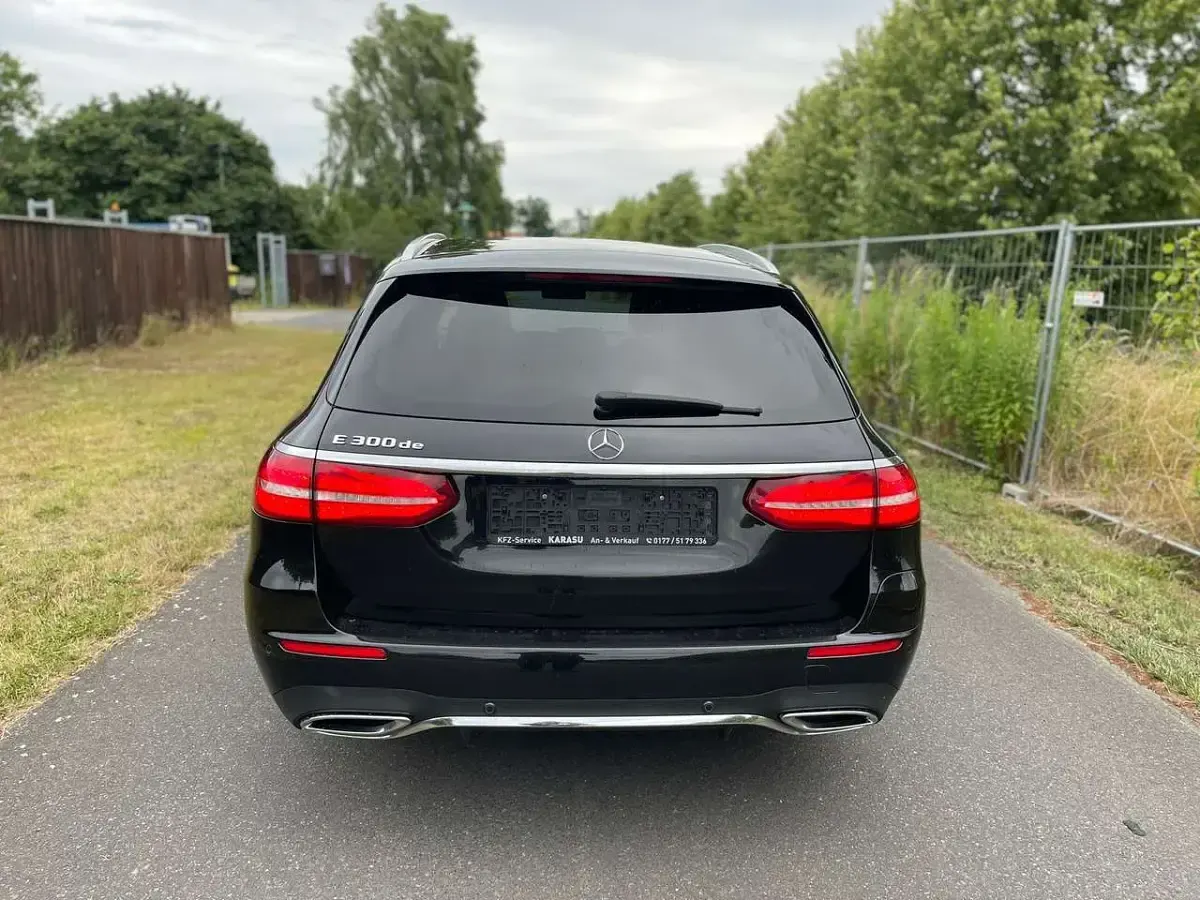 Gebraucht Mercedes E300 AMG line 306 PS (225 kW) 2019 Obsidianschwarz  metalliclack Kombi