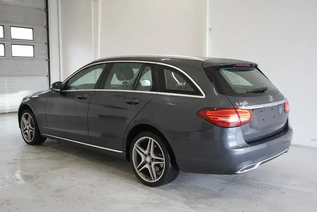 Gebraucht Mercedes C250 204 PS (150 kW) 2015 Grau Limousine