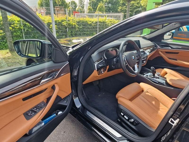 Gebraucht BMW 520 Performance 190 PS (139 kW) 2019 Schwarz Kombi