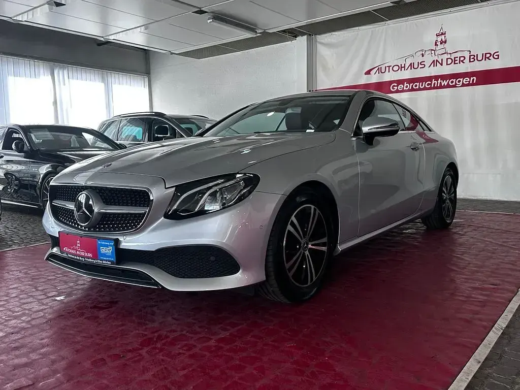 Gebraucht Mercedes E220 194 PS (142 kW) 2019 Silber Coupé