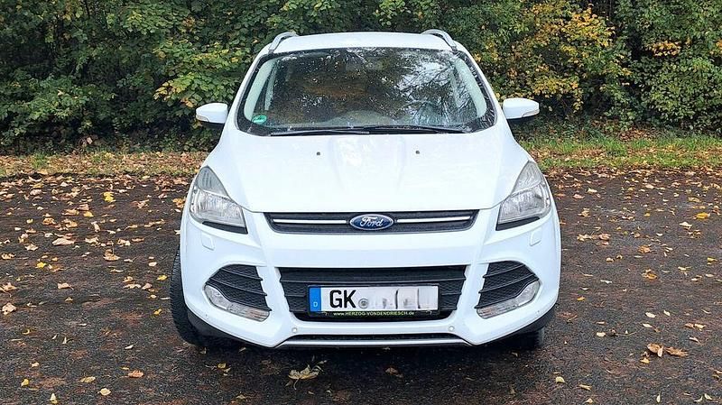 Gebraucht Ford Kuga Trend 150 PS (110 kW) 2014 Weiß SUV
