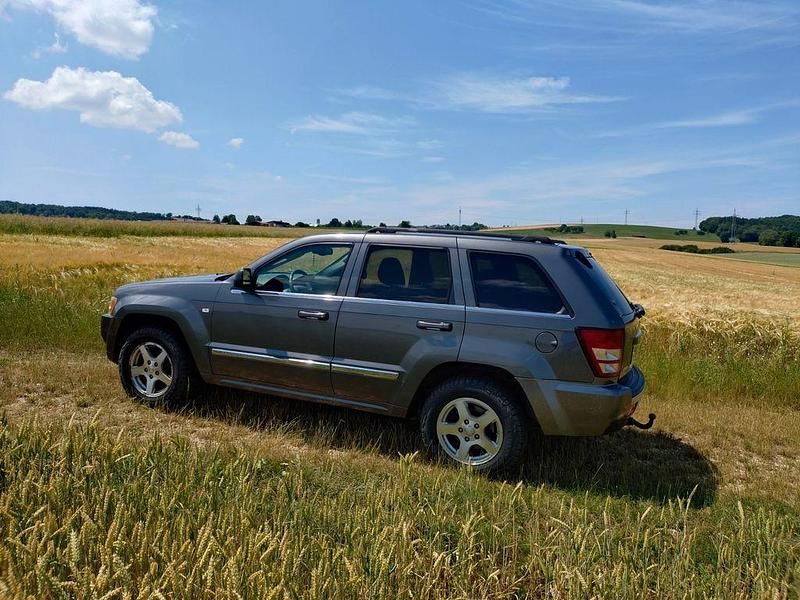 Grau Gebraucht 2005 Jeep Grand Cherokee Limited SUV | 5.750 € (Teuer) - Bild 1/4