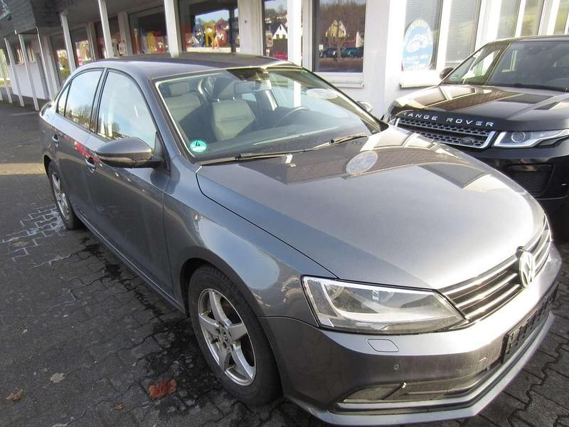 Platinum grey metallic Gebraucht 2016 VW Jetta Basis Limousine | 6.950 € (Fairer Preis) - Bild 1/4