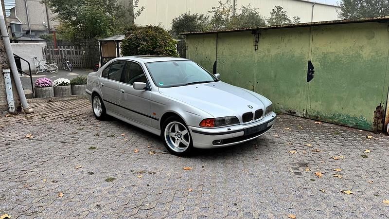 Silber Gebraucht 2001 BMW 540 Limousine | 11.300 € (Guter Preis) - Bild 1/4