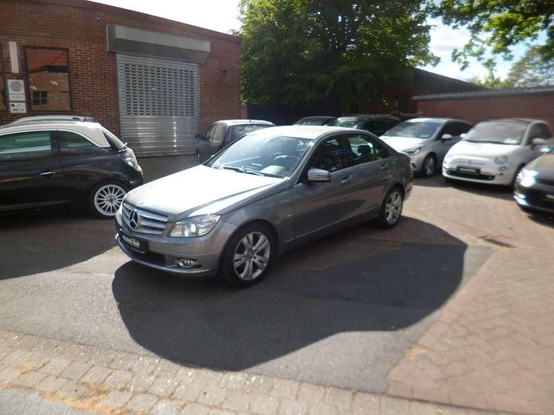 Grau Gebraucht 2010 Mercedes C200 Avantgarde Limousine | 9.900 € (Etwas zu teuer) - Bild 1/4