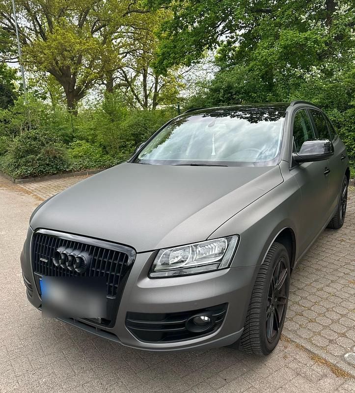 Grau Gebraucht 2011 Audi Q5 Design SUV | 12.000 € (Guter Preis) - Bild 1/4