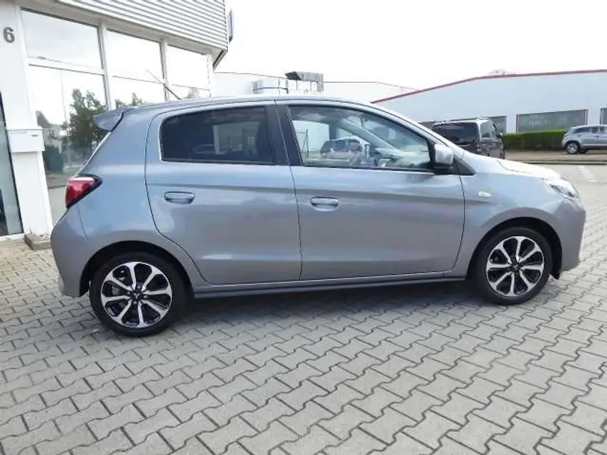 Gebraucht Mitsubishi Space Star Select+ 71 PS (52 kW) 2022 Platinumgrau Kleinwagen