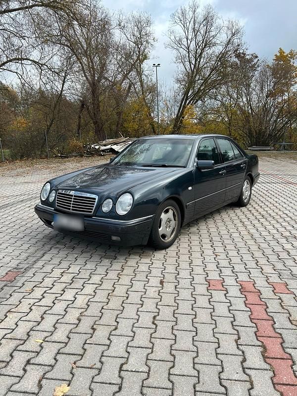 Second-hand Mercedes E320 220 CP (161 kW) 1996 Berlinǎ