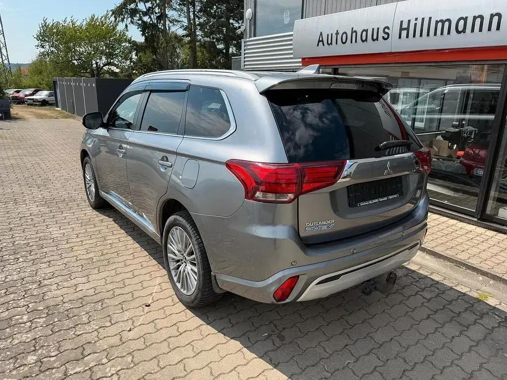 Gebraucht Mitsubishi Outlander P-HEV Plus 135 PS (99 kW) 2021 Grau SUV