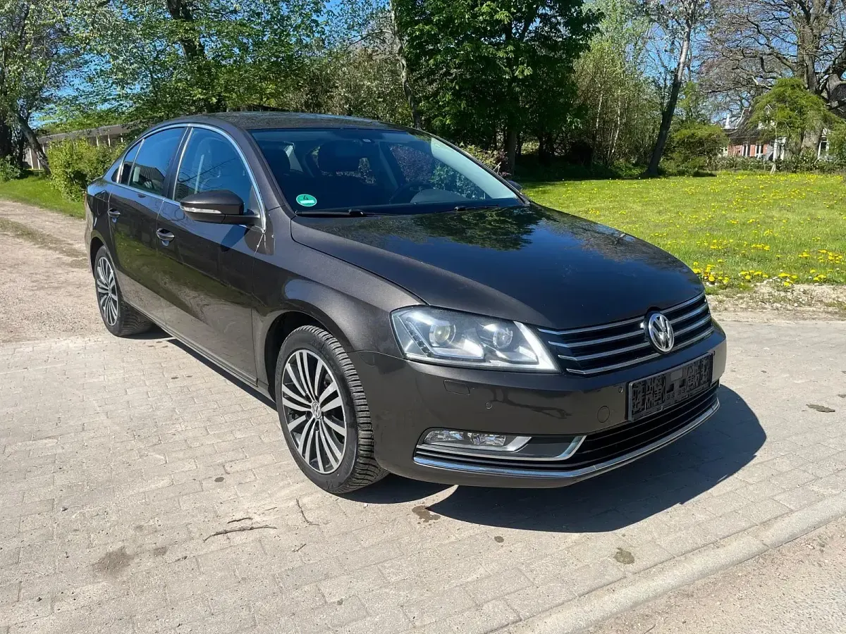 Second-hand VW Passat 140 CP (102 kW) 2014 Maro Berlinǎ