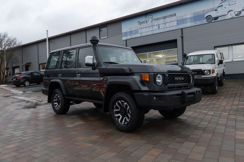 Neu 2024 Toyota Land Cruiser SUV | 74.500 € - Bild 1/4