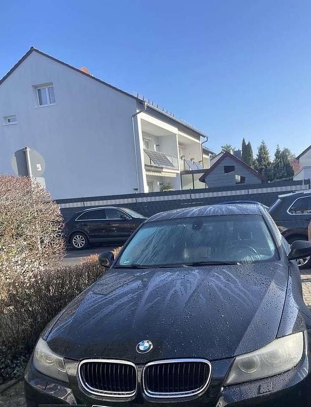 Gebraucht BMW 320 184 PS (135 kW) 2011 Limousine