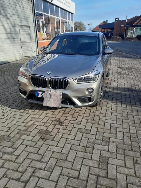 Braun Gebraucht 2017 BMW X1 SUV | 22.500 € - Bild 1/4