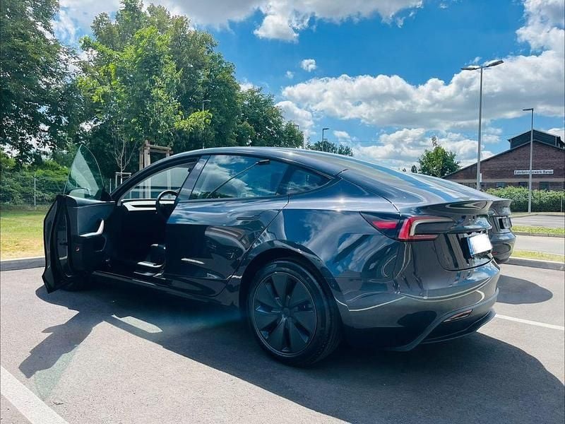 Gebraucht Tesla Model 3 Standard Range 208 kW (283 PS) 2025 Grau Limousine