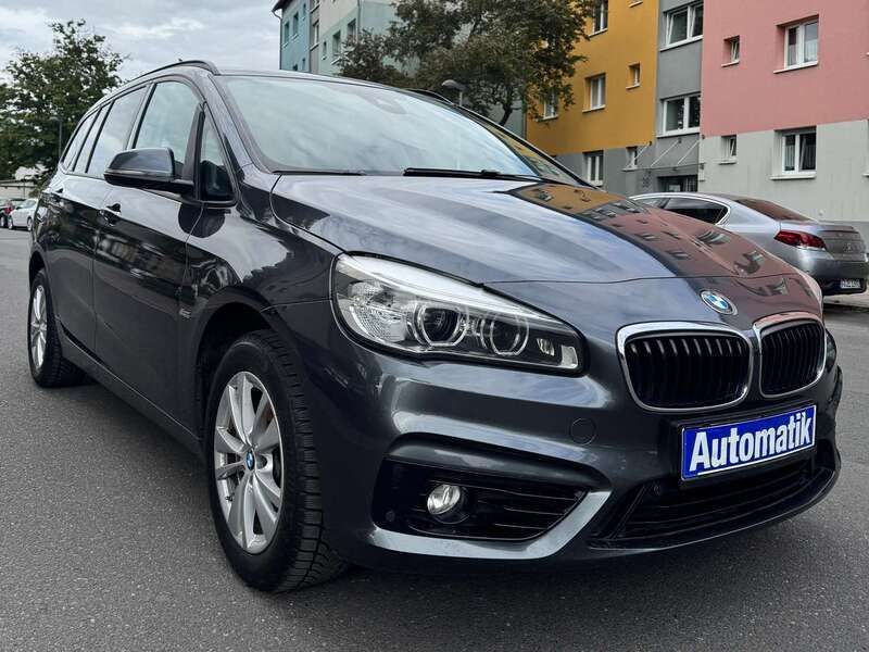 Grau Gebraucht 2017 BMW 218 Gran Tourer Van / Kleinbus | 16.580 € (Teuer) - Bild 1/4