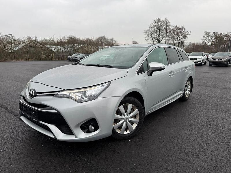 Gebraucht Toyota Avensis 147 PS (108 kW) 2017 Grau Kombi