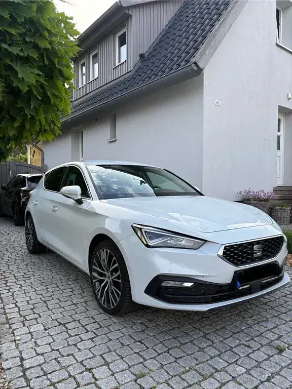 Gebraucht Seat Leon XCELLENCE 150 PS (110 kW) 2020 Weiß Limousine