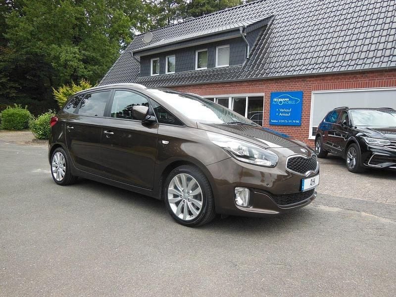 Braun Gebraucht 2016 Kia Carens 2 Van / Kleinbus | 5.999 € (Guter Preis) - Bild 1/4