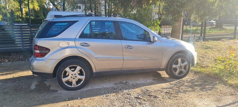 Gebraucht Mercedes ML500 306 PS (225 kW) 2005 Silber SUV