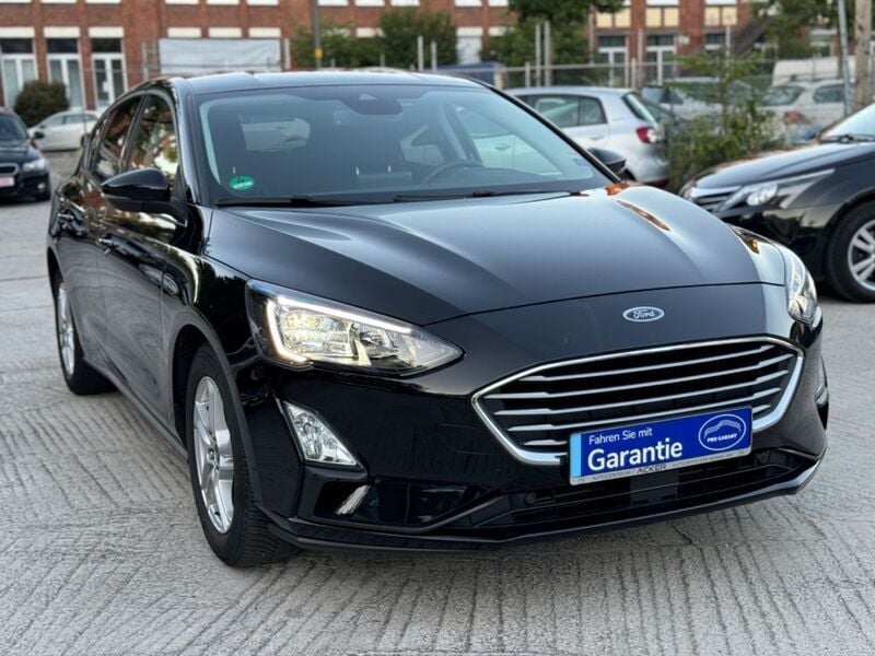 Schwarz Gebraucht 2020 Ford Focus Cool & Connect Limousine | 11.000 € (Superpreis) - Bild 1/4