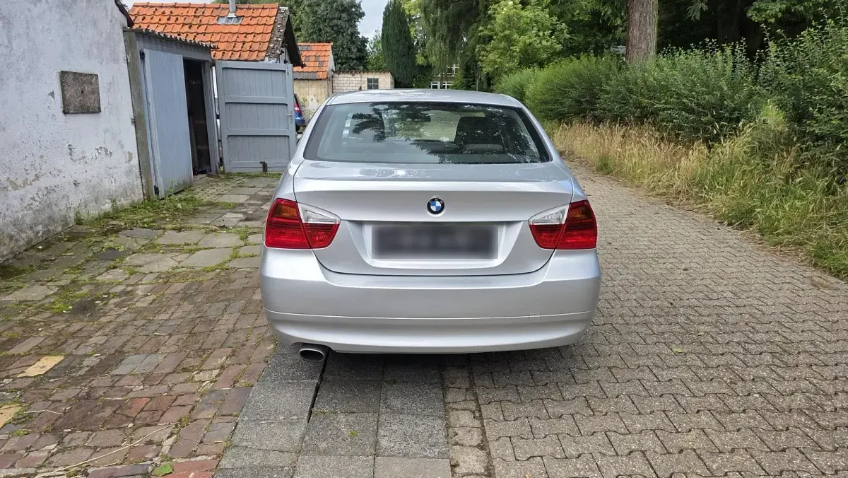 Gebraucht BMW 318 143 PS (105 kW) 2008 Grau Limousine